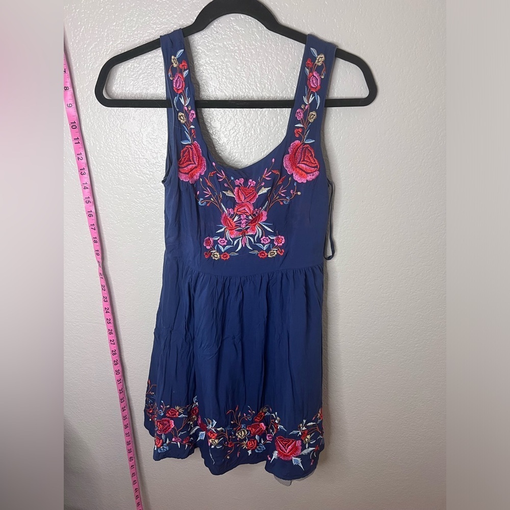 Sunny Girl | floral embroidered blue mini sundress; small. 💯 cotton.